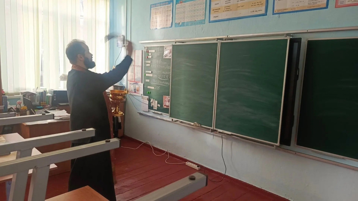 На Бору освятили школу №10
